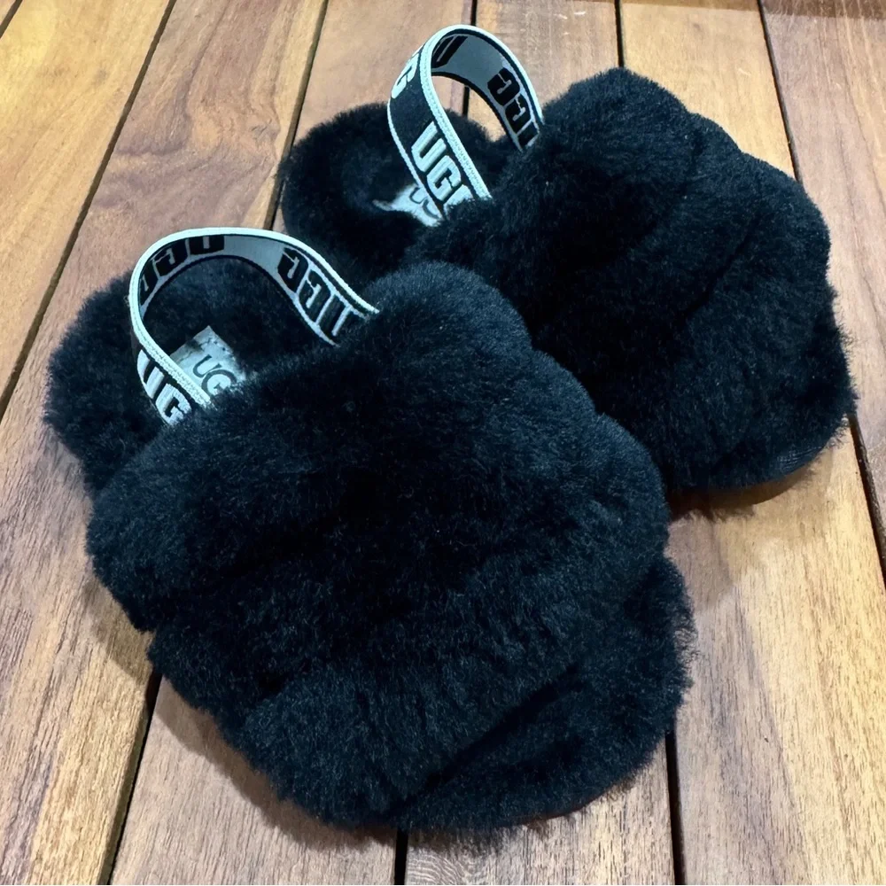 UGG Girls Oh Yea Black Fluffy Slippers/Sandals Size  7 EU 23.5
